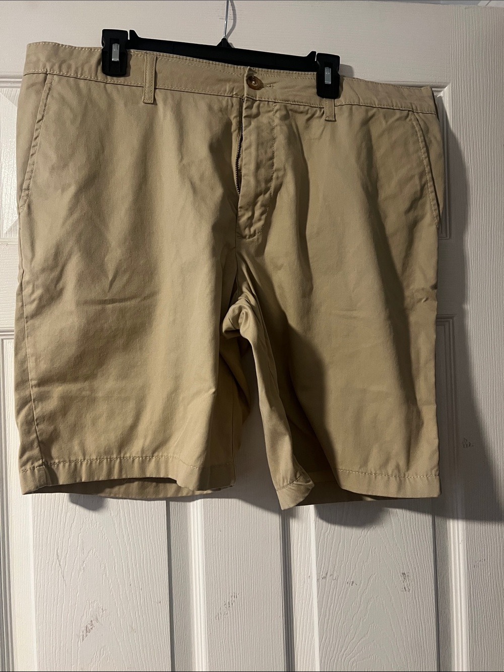Izod Men's Tan Flat Front Cotton-Blend Shorts